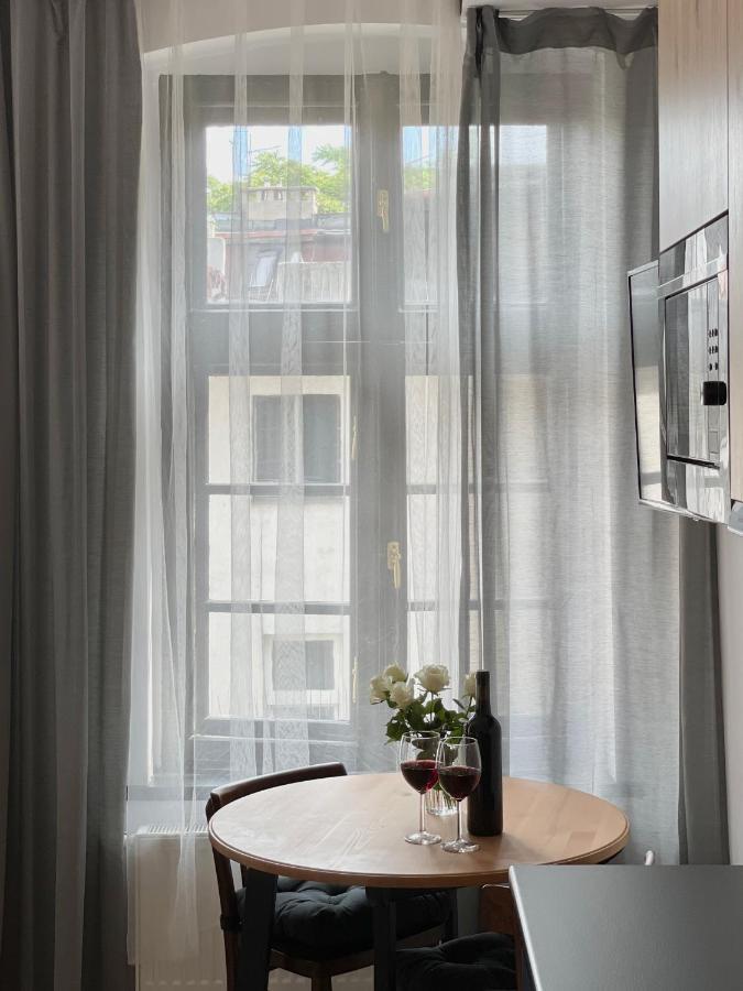 Copernicus Street Apartment - Broken Flowers And Twin Peaks Torun Exterior photo